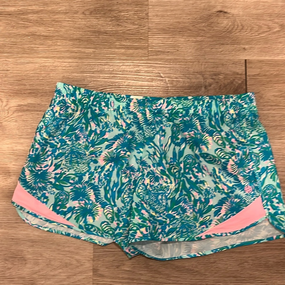 Lily Pulitzer luxletic pull on shorts size L